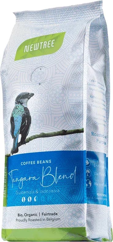Paquet de café bio Tangara Blend avec un oiseau coloré sur l'emballage. Certifié bio, Fairtrade et neutre en carbone, torréfié en Belgique.