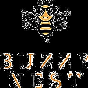 Logo représentant une abeille stylisée avec des lunettes de soleil. Texte 'BUZZY NEST' en dessous.